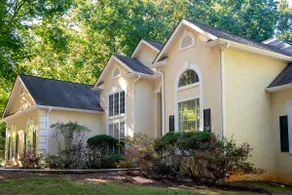 Eight11 Collective Upscale & Spacious Lake Spivey - Image 2