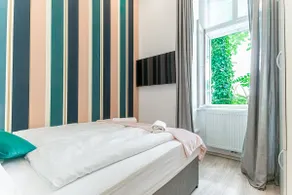 Cozy Double Room w/ Yardview - Perfect Shopping - Image 2