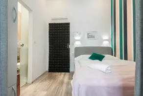 Cozy Double Room w/ Yardview - Perfect Shopping - Image 3