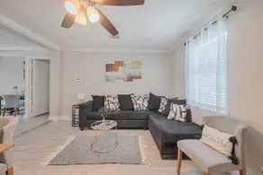 Quiet 3 bedroom 2 bath remodeled home in Deer Park - Image 2