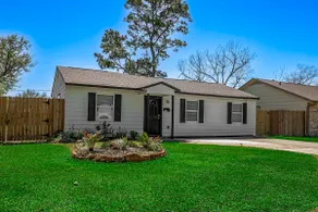 Quiet 3 bedroom 2 bath remodeled home in Deer Park - Image 5