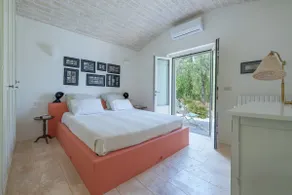 Private villa with swimming pool immersed in the nature of the Valle d'Itria - Image 4