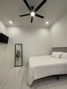 Clean Studio with Washer/Dryer - Image 4