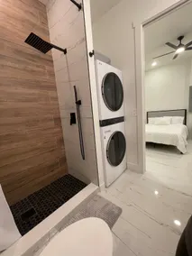 Clean Studio with Washer/Dryer - Image 2