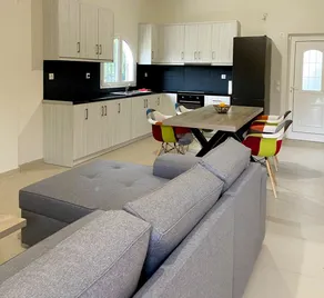 Nana's Luxury House - Image 2