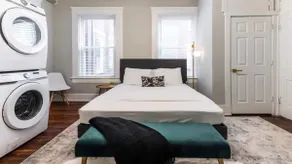 Sleeps 11 • Historic yet Modern • Walk to All - Image 5