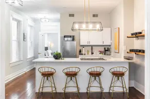Sleeps 11 • Historic yet Modern • Walk to All - Image 3