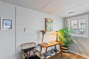 Stylish Downtown Cottage, Walk Everywhere - Image 5