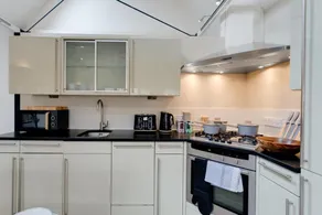 City flat in lovely Canterbury parking available - Image 5