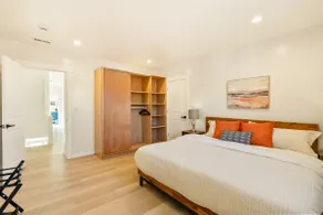 Modern 4BR Gem|Rain Shower & Deep Soaking Tub - Image 3