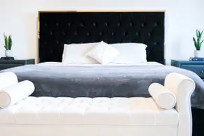 Luxury 5-Bed w/Gym, Office, Game Room & EV Charger - Image 4