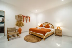 Brand new private villa, large pool, beach access - Image 2
