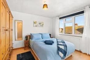 LARGE HOUSE with FREE PARKING - Image 3