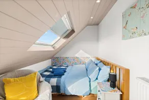 LARGE HOUSE with FREE PARKING - Image 5
