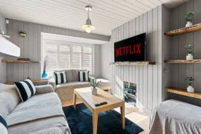 LARGE HOUSE with FREE PARKING - Image 2