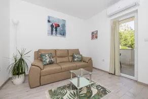 Modern family-friendly apartment *Annamaria* - Image 2