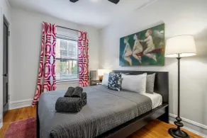 The Lilac Loveshack • Vintage 1 BR Near Wrigley - Image 3