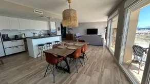Apartment with a view of the Bay - Image 3