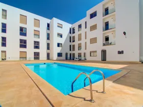 Cosy Central beach home with swimming pool - Image 2