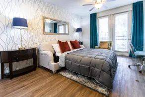 Elegant King Bed Apt w/ Pool + Gym + Free Parking - Image 5