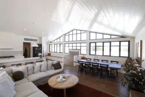 Saltaire Luxurious Beach House with Breath-taking Views - Image 4