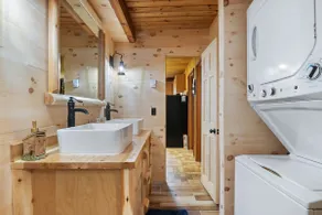 Cozy Lake Cabin with Jacuzzi Tub - Image 4
