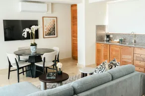 7th Floor Marina-View Suite - Image 2