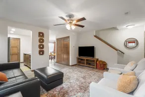 Modern Cozy Retreat Townhouse Sioux Falls - Image 4