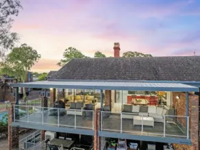 Bribie Island Waterfront Luxury Apartment - Image 2