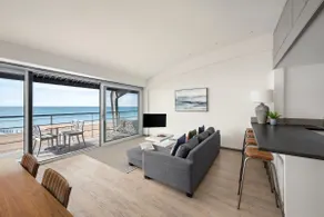 Lancing beach apartment. - Image 2
