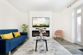 4BDR Luxury Stay - 2 Parking - Family Friendly - Image 2