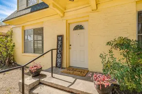 Charming Vintage Retreat: Spacious Stay for 15! - Image 2