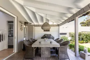 Victoria - Luxury Family Home With Pool Near Beach - Image 4