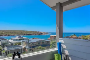 Victoria - Luxury Family Home With Pool Near Beach - Image 5
