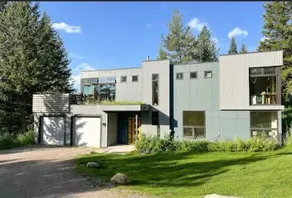 Luxury Modern Floating in trees - Image 3