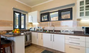 Deluxe Single Room Self Catering Apartment - Image 5