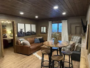 Pickles Point - Western Mountain Getaway - Image 4