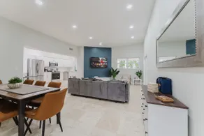 Beach, Sun, Pool, BBQ & Shop! Sleeps 26 - Image 5