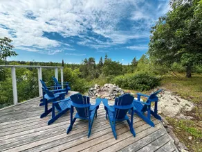 Stunning Cabin with hot tub on LOTW 10 min to Town - Image 2