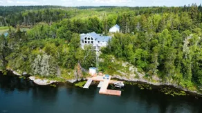Stunning Cabin with hot tub on LOTW 10 min to Town - Image 4