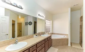 Huge 4BR 2BA Home - Pool Table, & 6 Person Hot Tub - Image 5