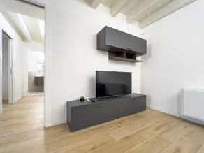 Bright apartment with terrace and pool - Image 5