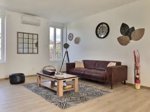 Spacious and bright apartment near train station - Image 2