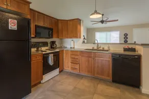Wheelchair-Accessible | Pet Friendly/Huge Yard. - Image 2