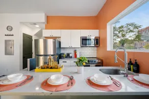 Comfor -Stylish 1BR+KingBed+New Ren - Image 3