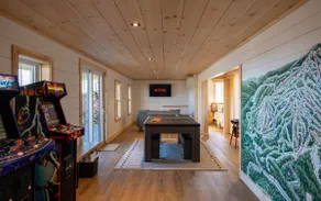 New Luxury Cabin-Sauna, Hot Tub, Arcade, King Beds - Image 5