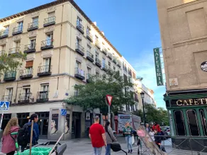Urban Oasis with Air Conditioning - Image 2