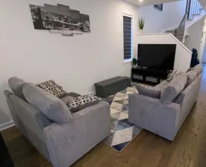 Lovely Modern 4 bedroom Townhome - Image 5
