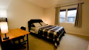 Lovely Modern 4 bedroom Townhome - Image 4
