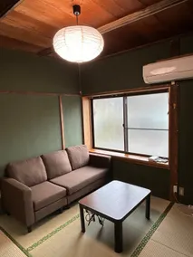 The same price for up to 4 people, with parking!Entire home for retro experience - Image 2